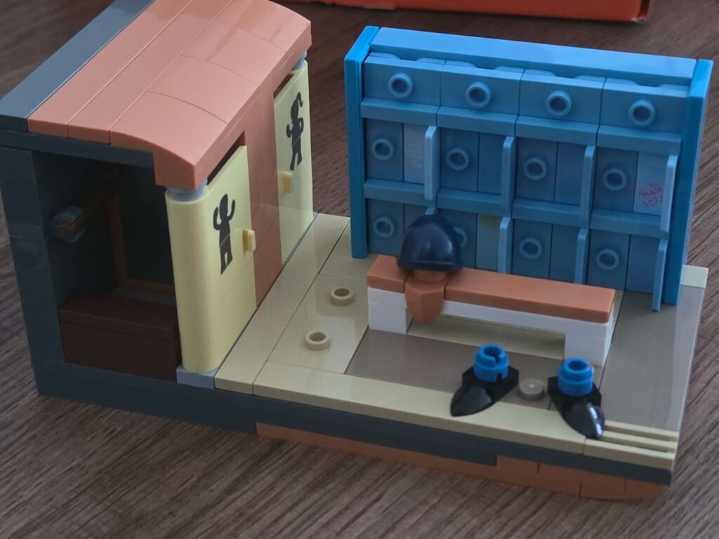 Slide-out room feature inside the Lumibricks Boxing Club 19009