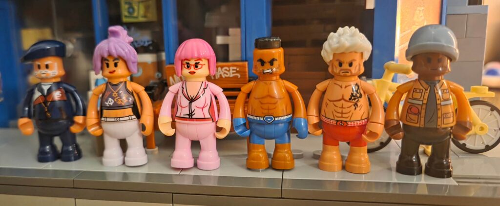 Minifigures included with the Lumibricks Boxing Club 19009