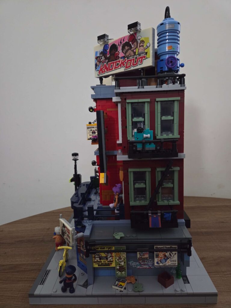 Side view of the Lumibricks Boxing Club 19009