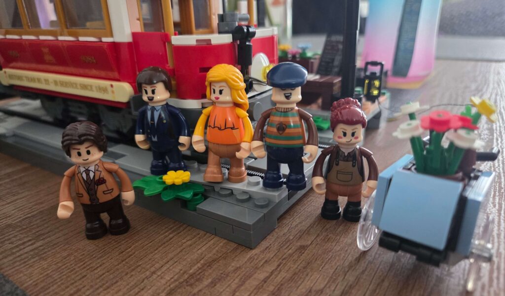 Lumibricks Heritage Tram and Station Minifigs