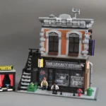 Lumibricks Corner Photo Studio 19016 completed model with its separate photo booth and two figures
