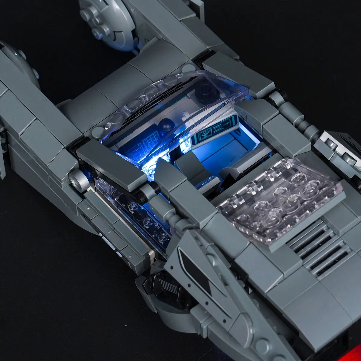 Lumibricks K's Spinner 23001 opening roof and blue-lit cockpit