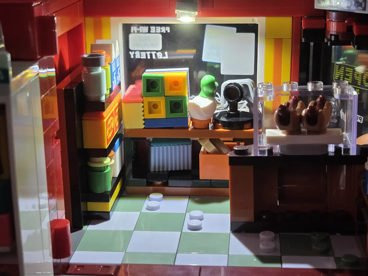 Interior shelves, counter and hot-dog display inside Lumibricks The Bodega 26 19017