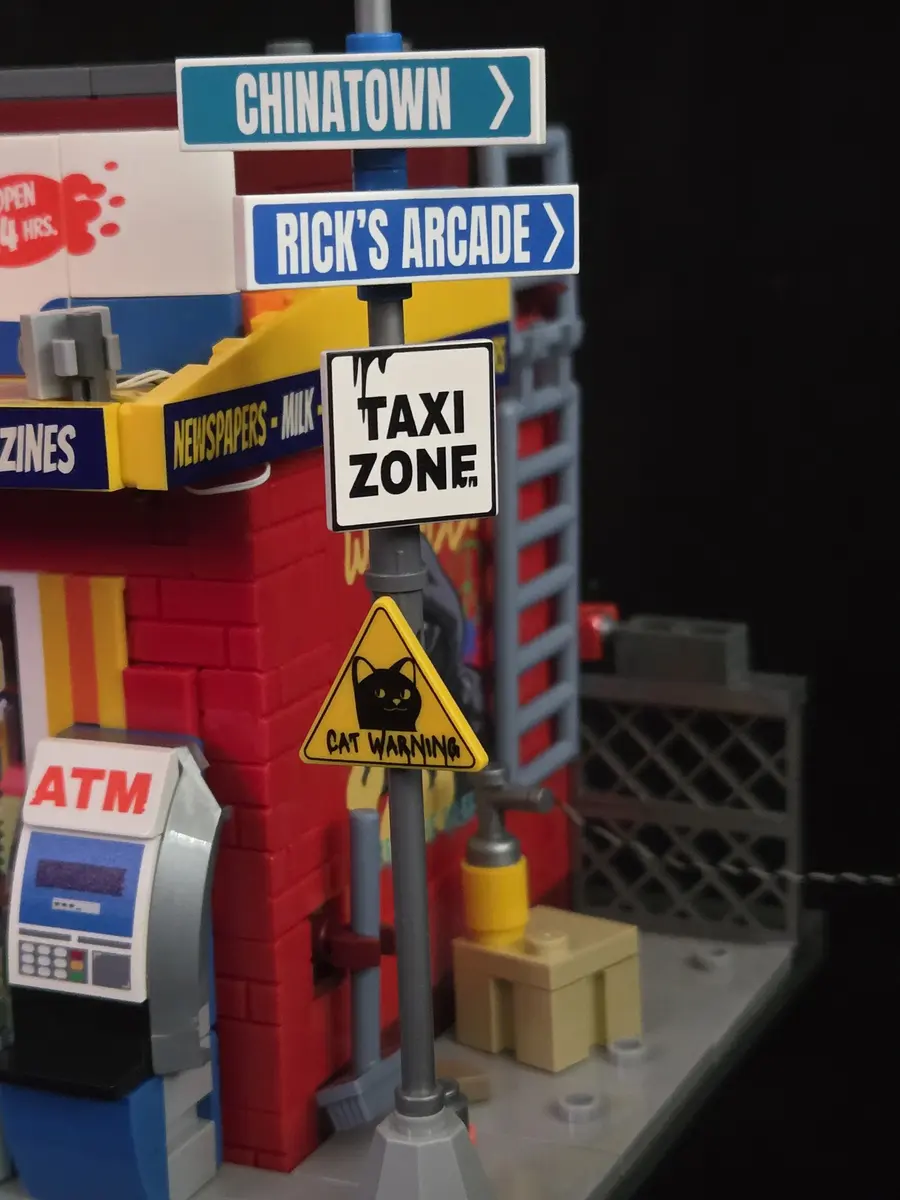 Chinatown and Rick's Arcade printed street signs on Lumibricks The Bodega 26 19017