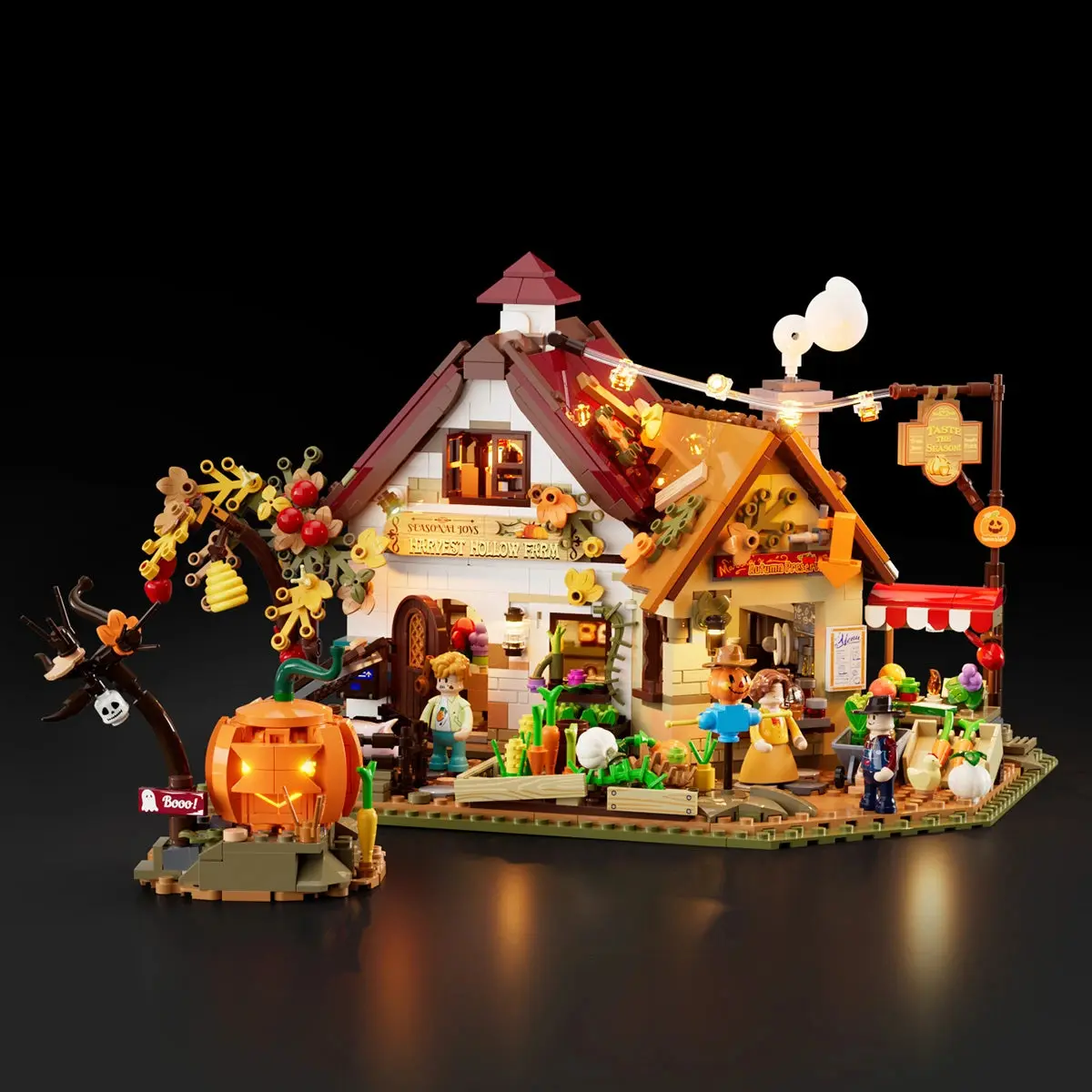 Lumibricks Autumn Farmhouse 16013 exterior and farmyard