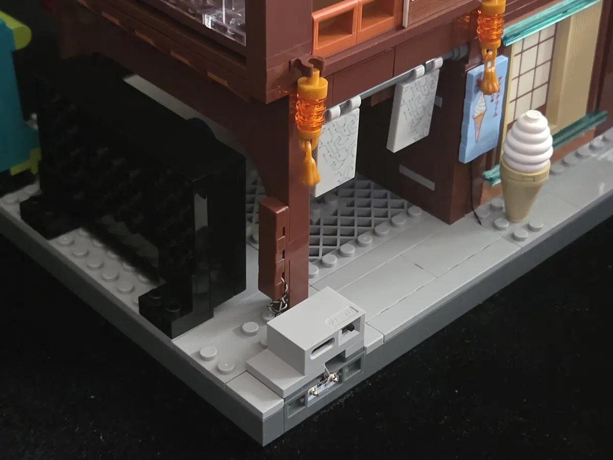 Reinforced base and power controls on Lumibricks Manga Shop 17015