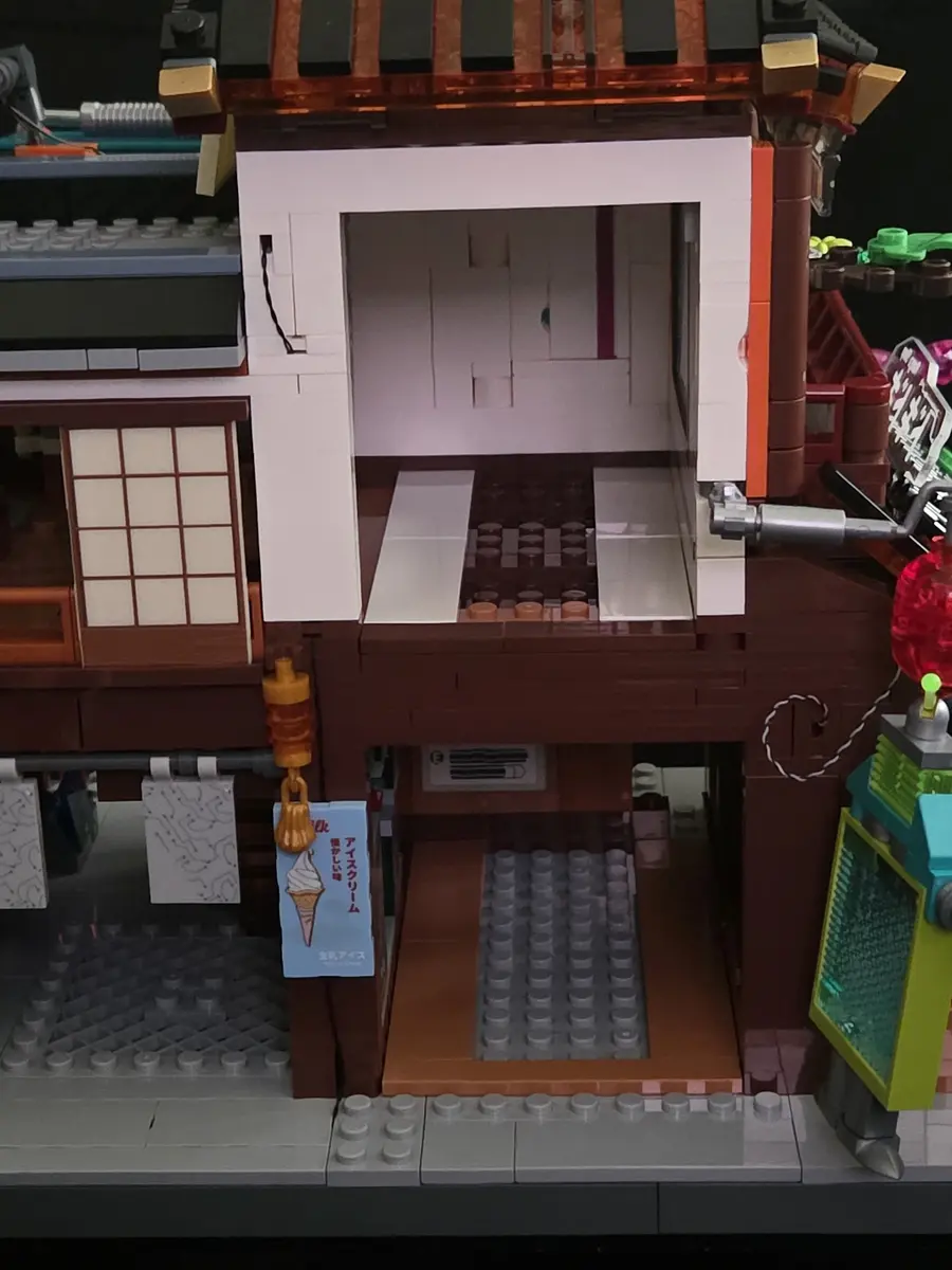 Manga Shop with both slide-out rooms removed