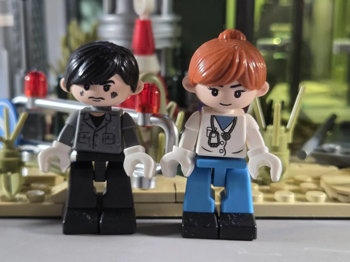 Two IAMBRICK Wrecked Plane Pharmacy figures, Helin on the left and Ari on the right