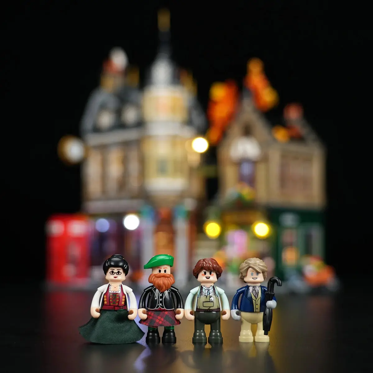 Four minifigures supplied with Lumibricks Edinburgh Corner 15021
